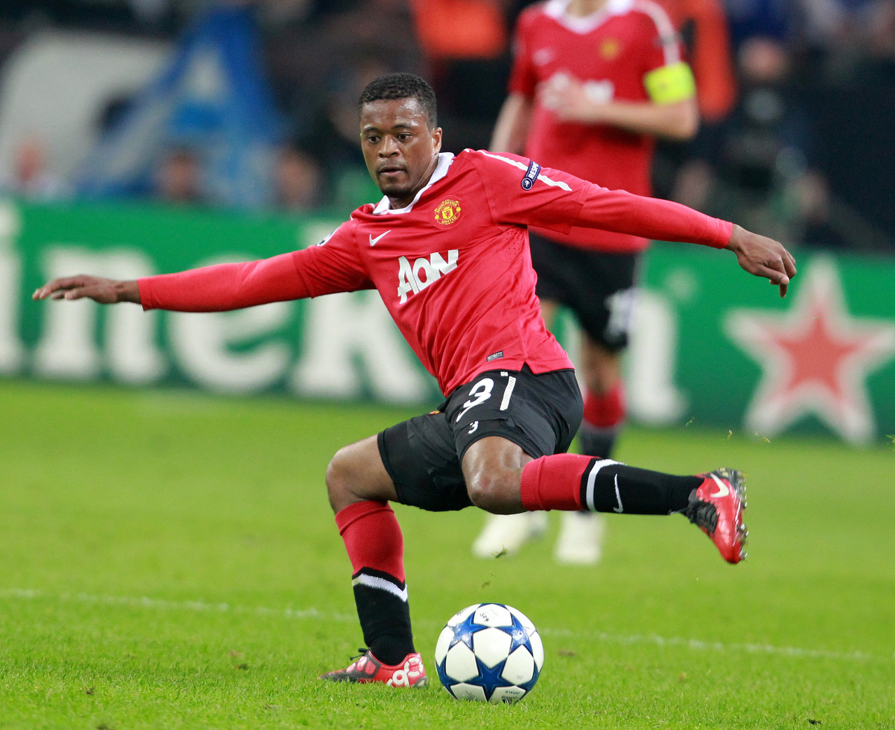 现出极大的 现出极大的